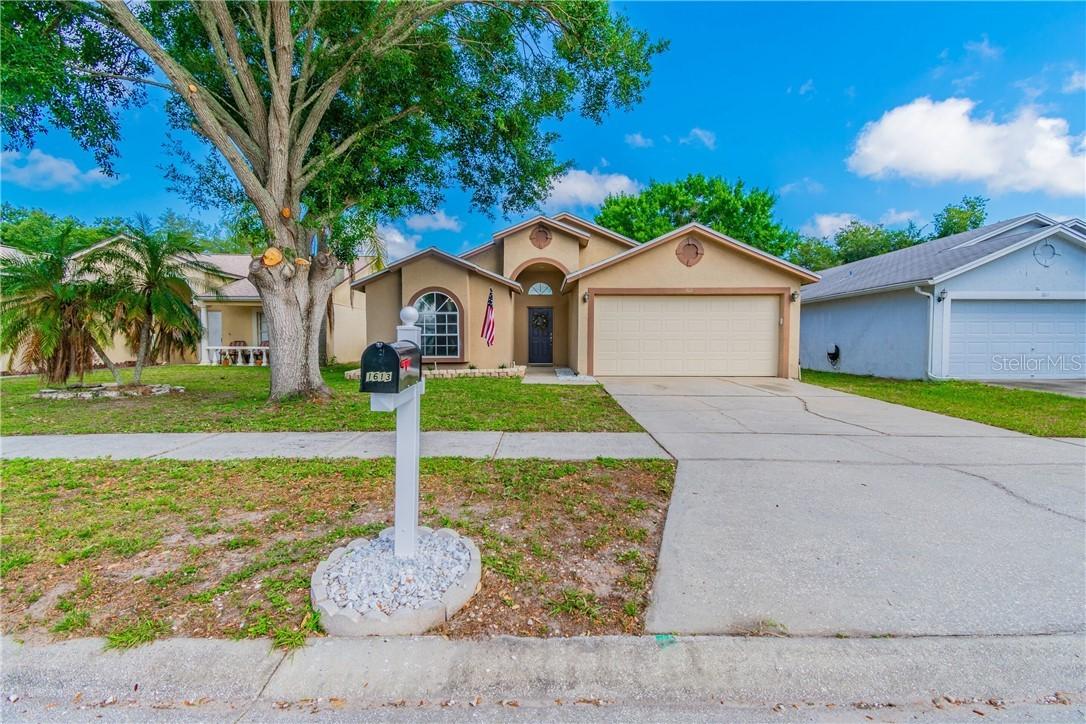 1613 Portsmouth Lake Dr., Brandon, FL 33511