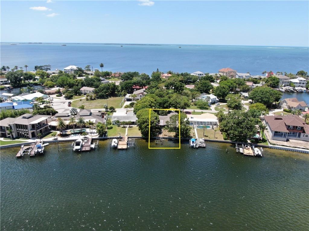 154 Carlyle Dr., Palm Harbor, FL 34683