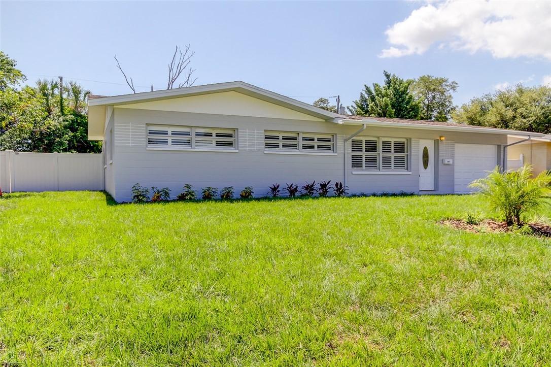 3611 Searobin Dr Se Dr., St Petersburg, FL 33705