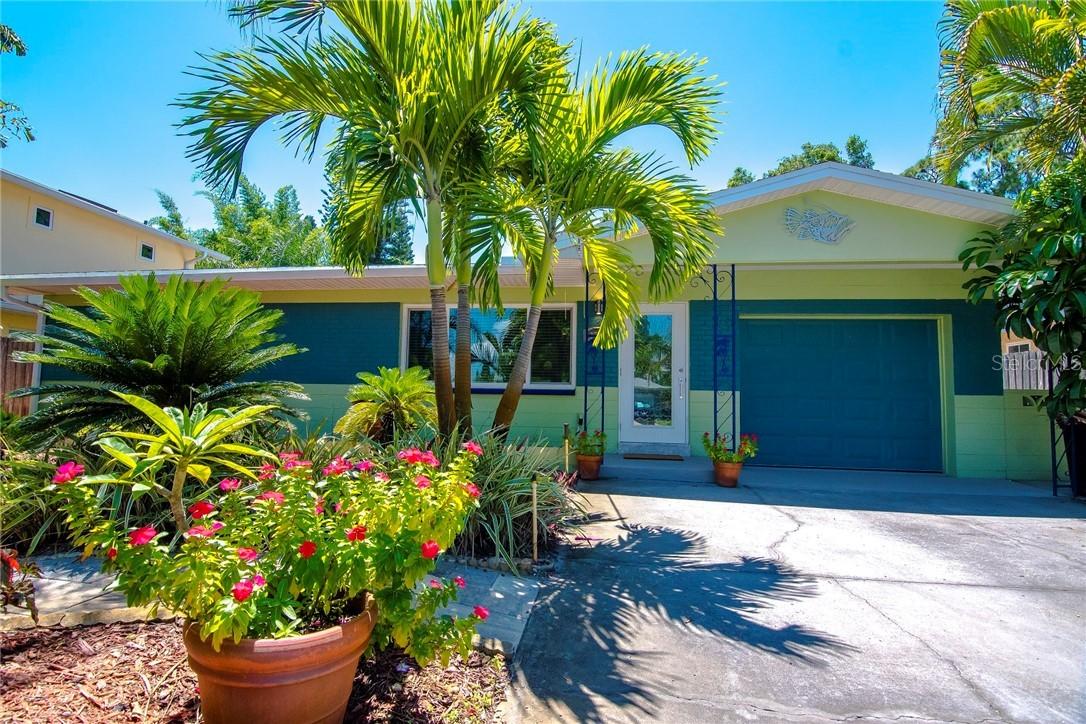 2715 Miriam St., Gulfport, FL 33711