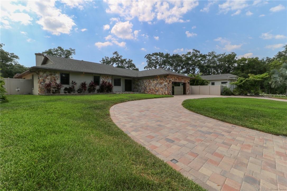 1880 Castle Woods Dr., Clearwater, FL 33759