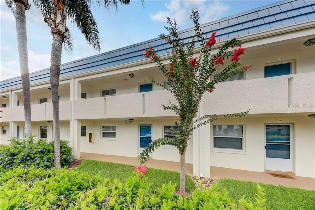 1975 W Bay Dr. #305, Largo, FL 33770