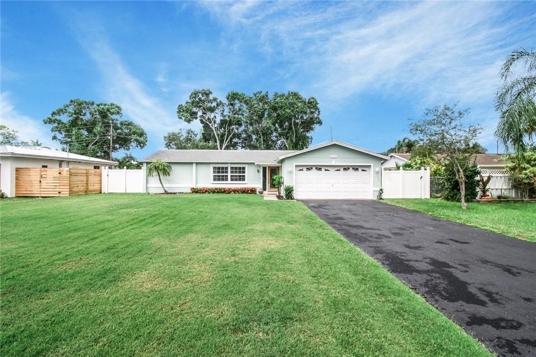 5830 Bayshore Dr., Seminole, FL 33772