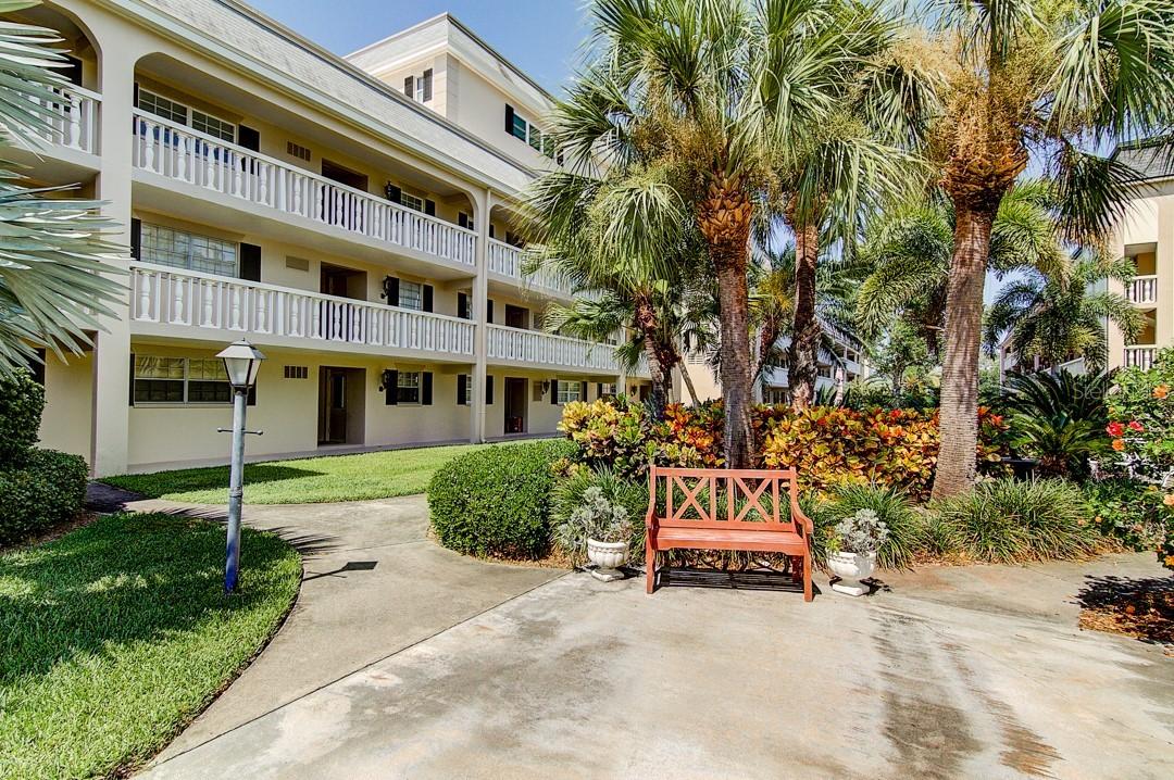 147 Bluff View Dr. #301, Belleair Bluffs, FL 33770