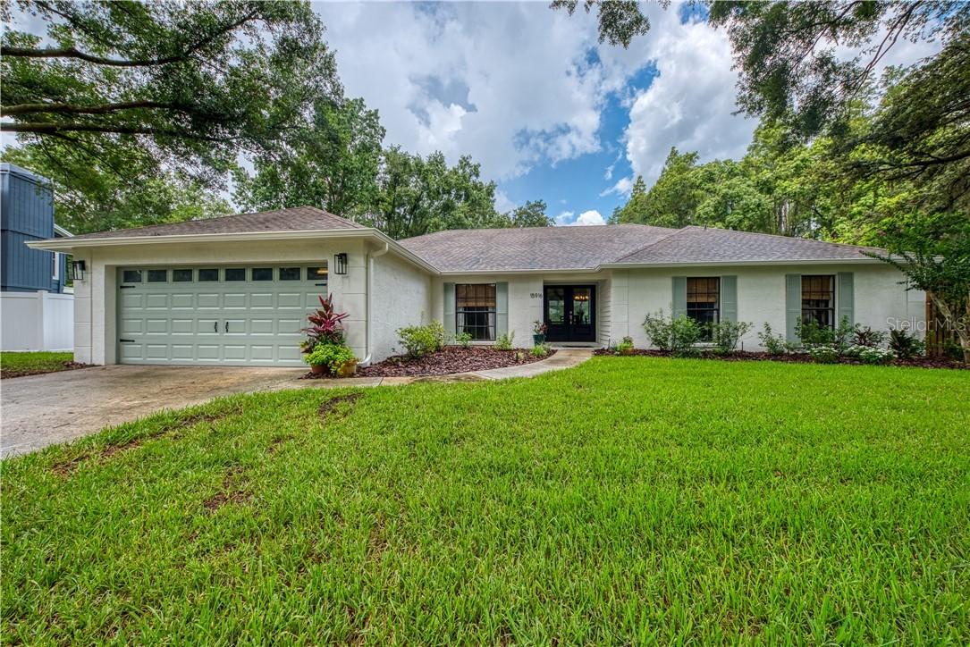 15916 Dover Cliffe Dr., Lutz, FL 33548