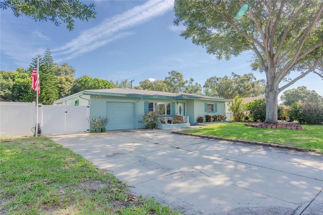 330 Regina Dr., Largo, FL 33770