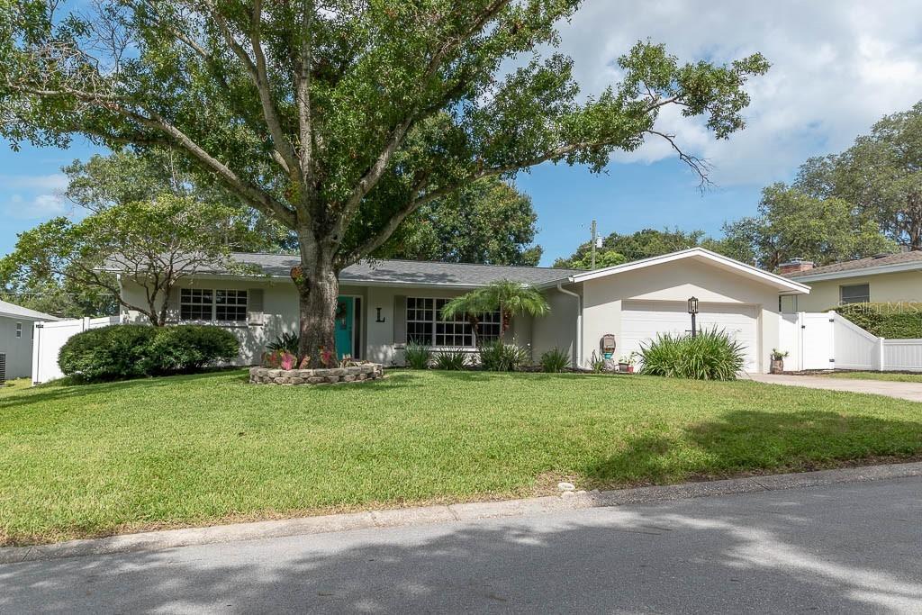 912 Oakview Ave., Clearwater, FL 33756