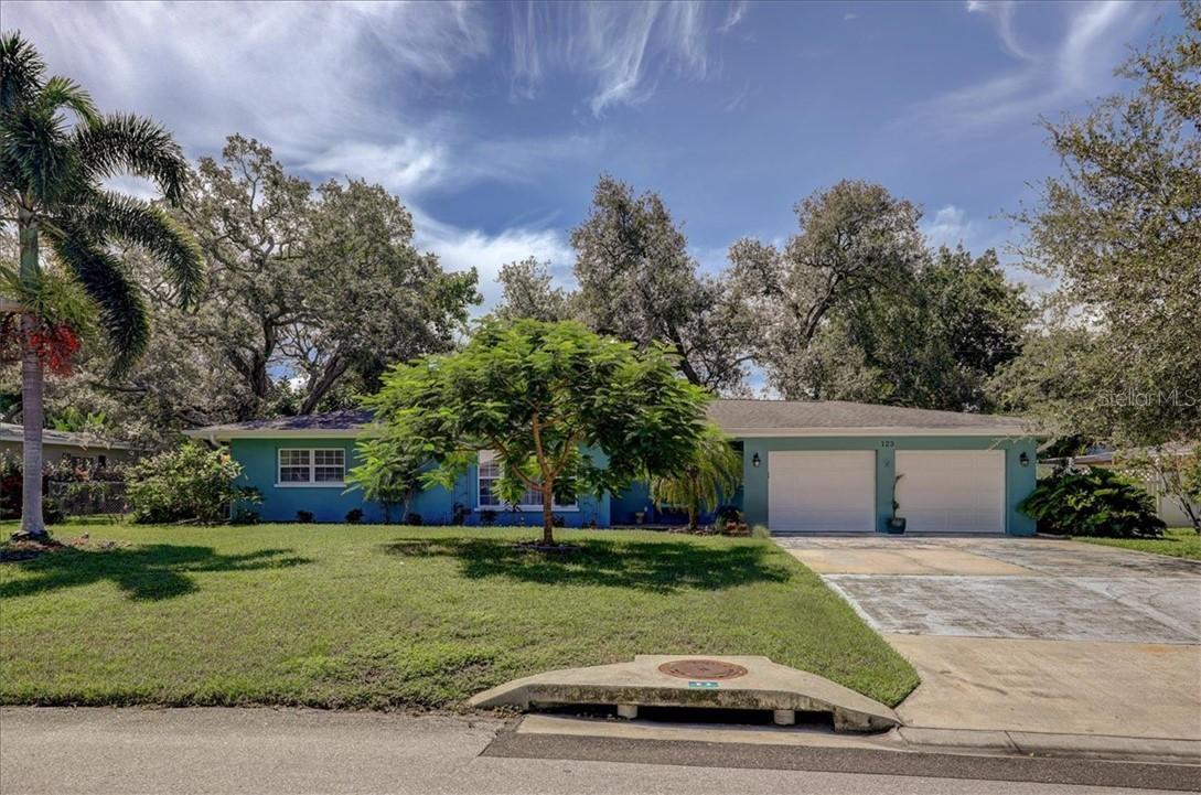 123 Oakwood Dr., Largo, FL 33770