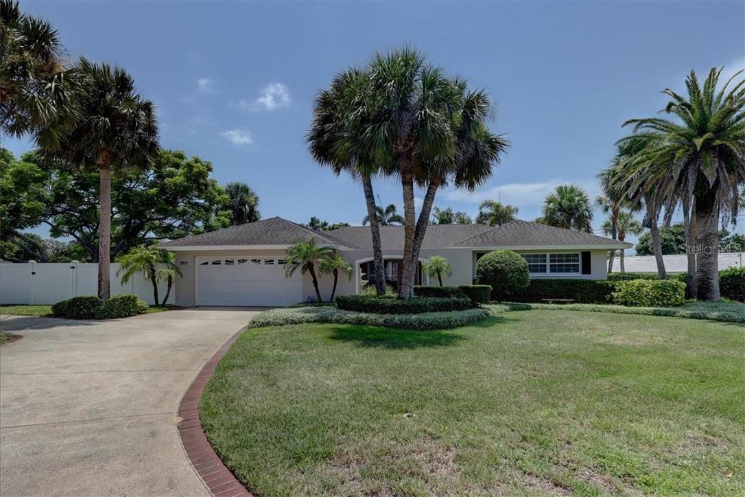 301 Palm Dr., Largo, FL 33770