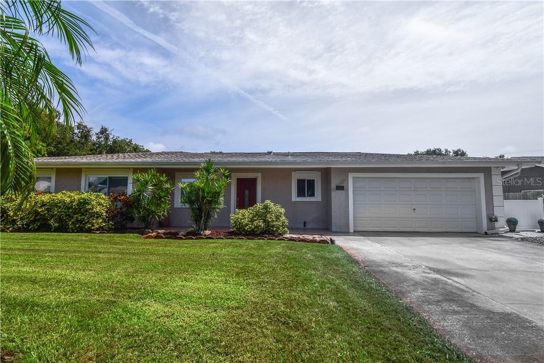 5885 Oakhurst Dr., Seminole, FL 33772