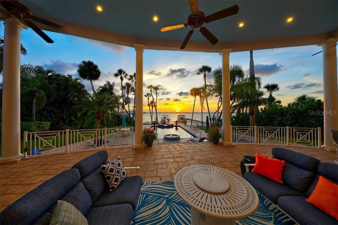 196 Bluff View Dr., Belleair Bluffs, FL 33770