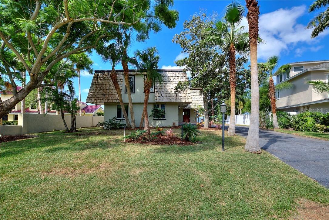 111 Carlyle Cir., Palm Harbor, FL 34683