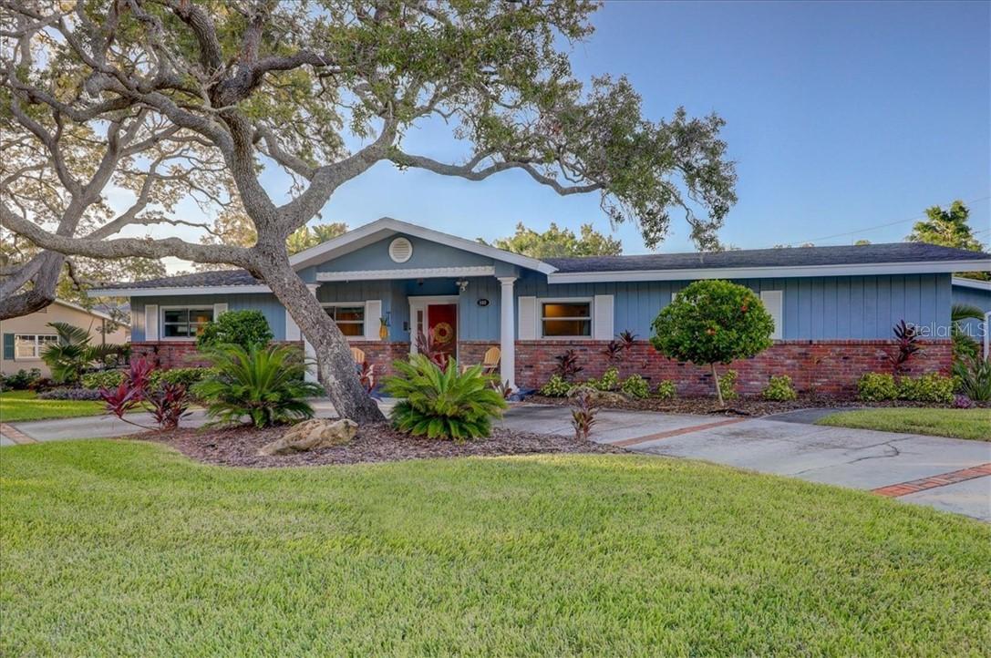 800 Allamanda Dr., Largo, FL 33770