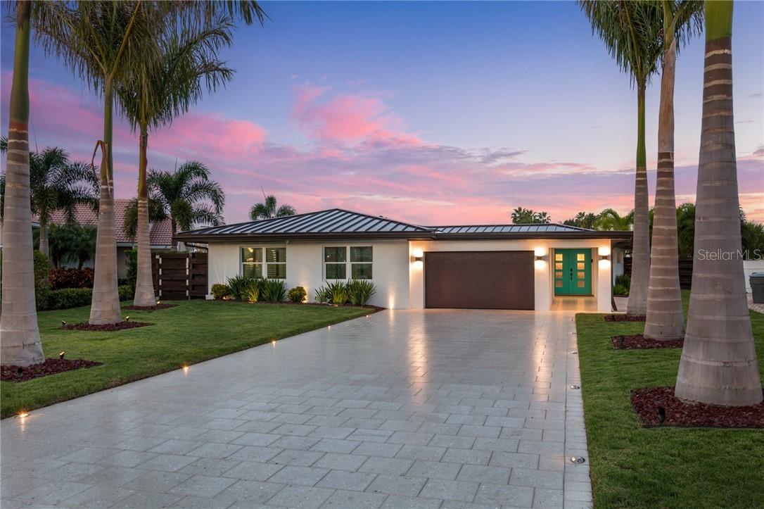 38 Dolphin Dr., Treasure Island, FL 33706