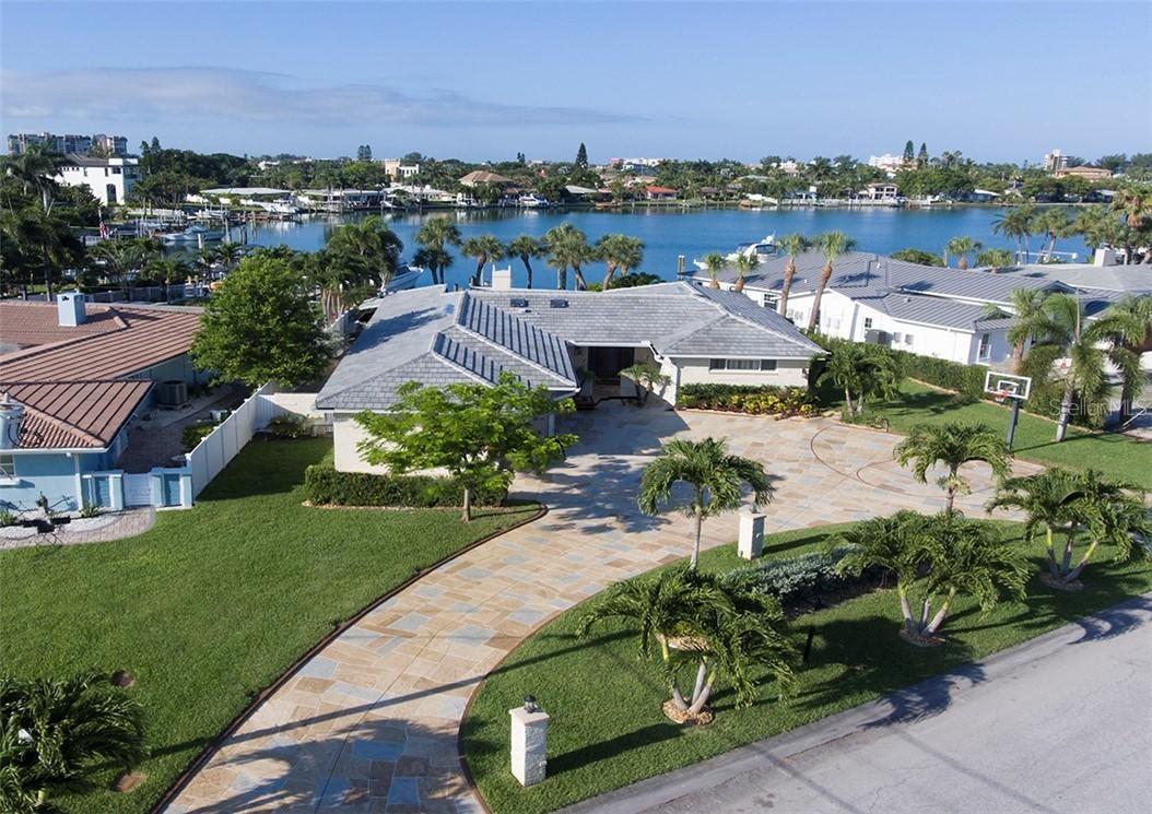 67 Dolphin Dr., Treasure Island, FL 33706