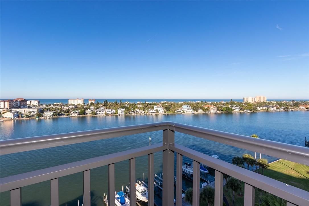 690 Island Way #1004, Clearwater, FL 33767