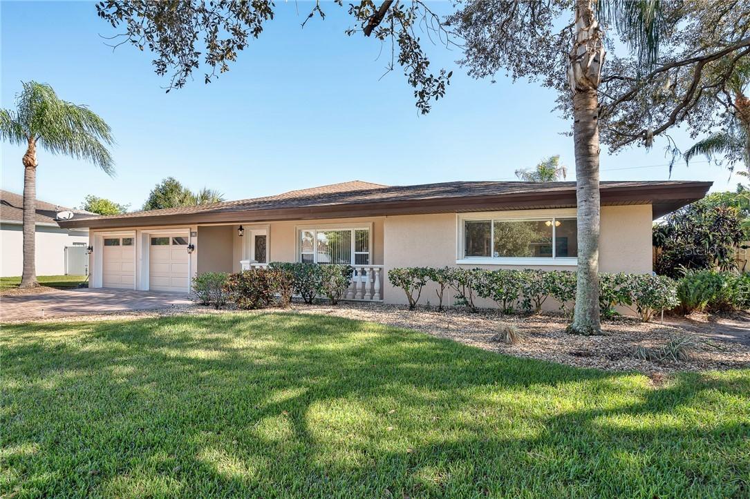 105 Crestwood Ln., Largo, FL 33770