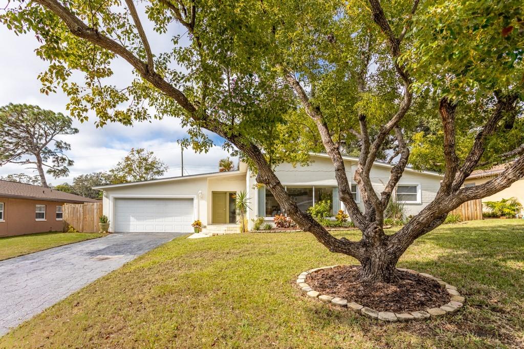 1040 Fountainhead Dr., Largo, FL 33770