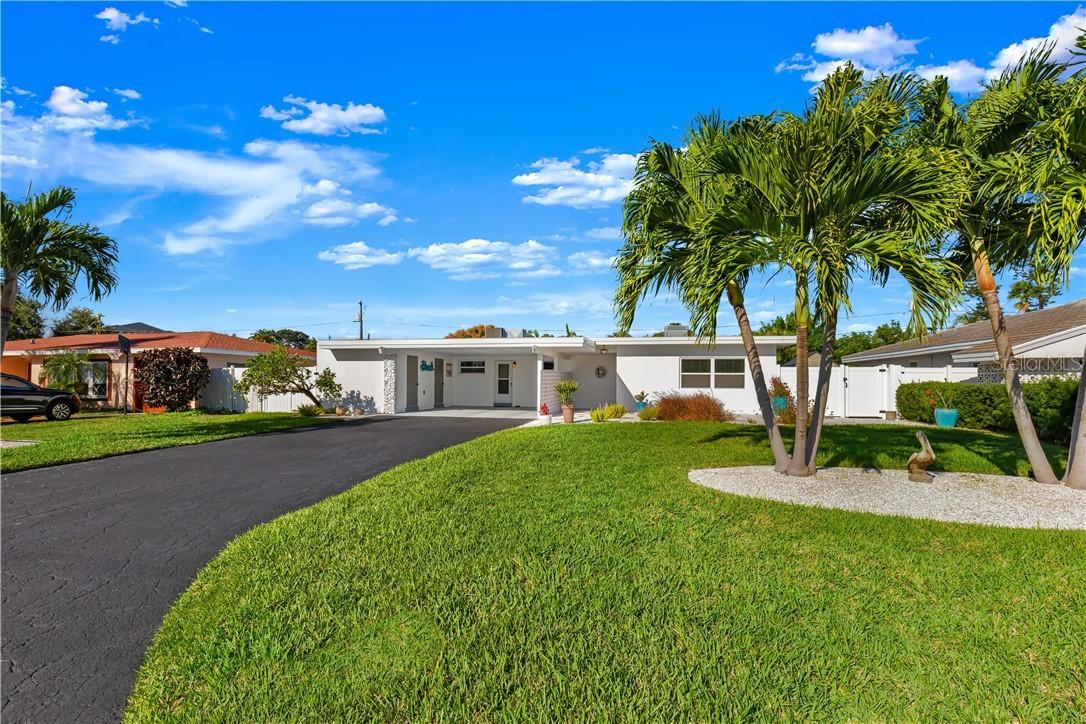 10112 Paradise Blvd., Treasure Island, FL 33706