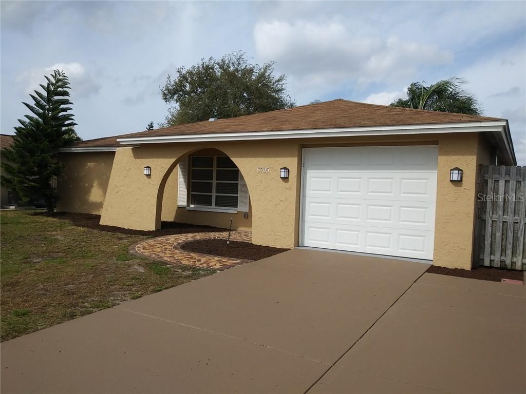 5705 Mariposa Dr., Holiday, FL 34690