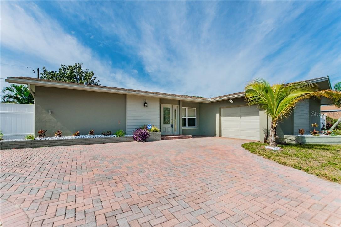 10372 Hetrick Cir., Largo, FL 33774