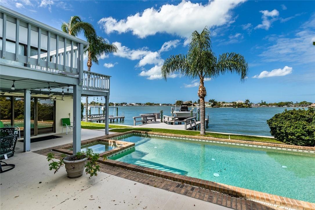 430 Buttonwood Ln., Largo, FL 33770