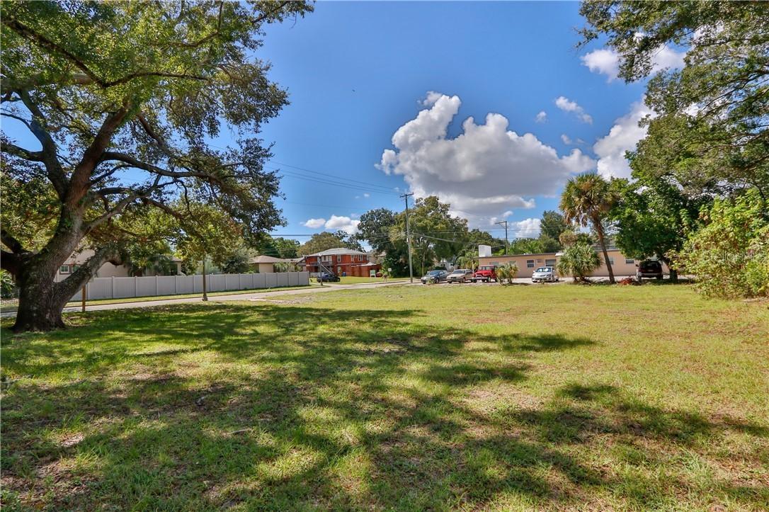 910 Crescent Lake Dr., St Petersburg, FL 33701