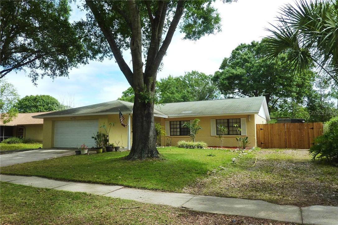 1336 Edgewater Ct., Lutz, FL 33559