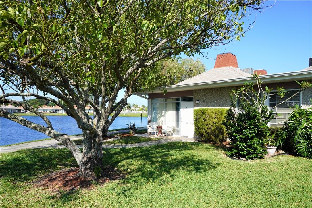 4318 Tahitian Gardens Cir. #H, Holiday, FL 34691