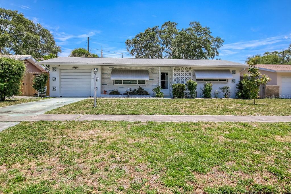 1180 Woodbrook Dr., Largo, FL 33770