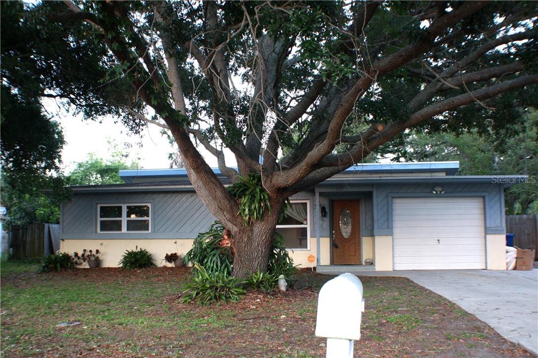 809 Helena Dr., Largo, FL 33770