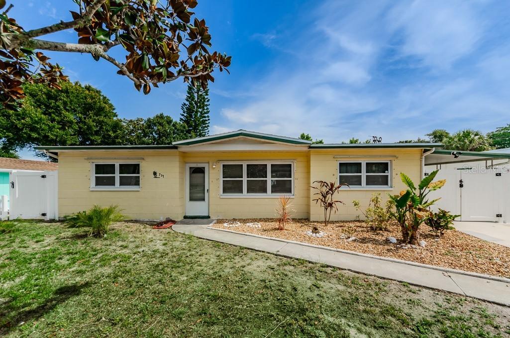 727 Sunset Dr., Tarpon Springs, FL 34689