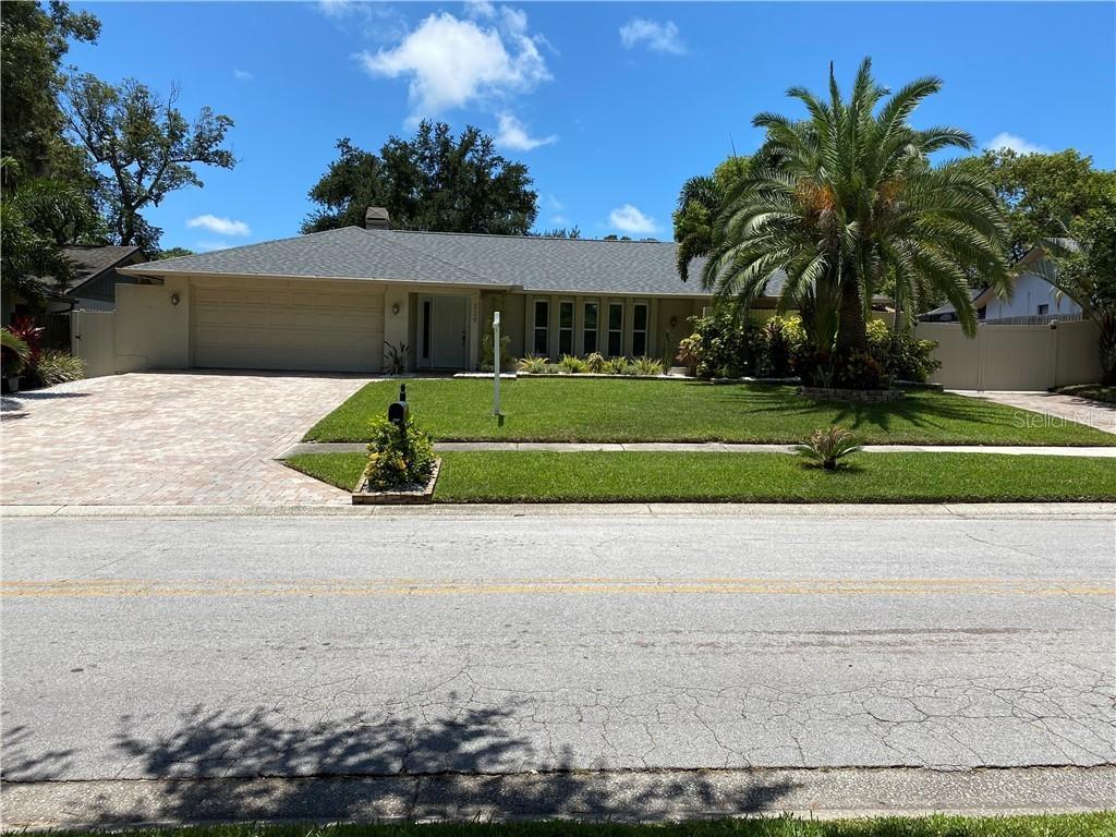 329 Winding Willow Dr., Palm Harbor, FL 34683