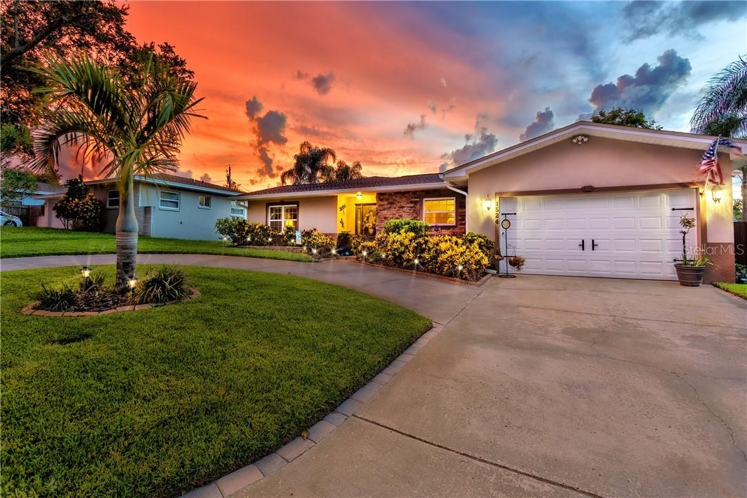 1524 Picardy Cir., Clearwater, FL 33755