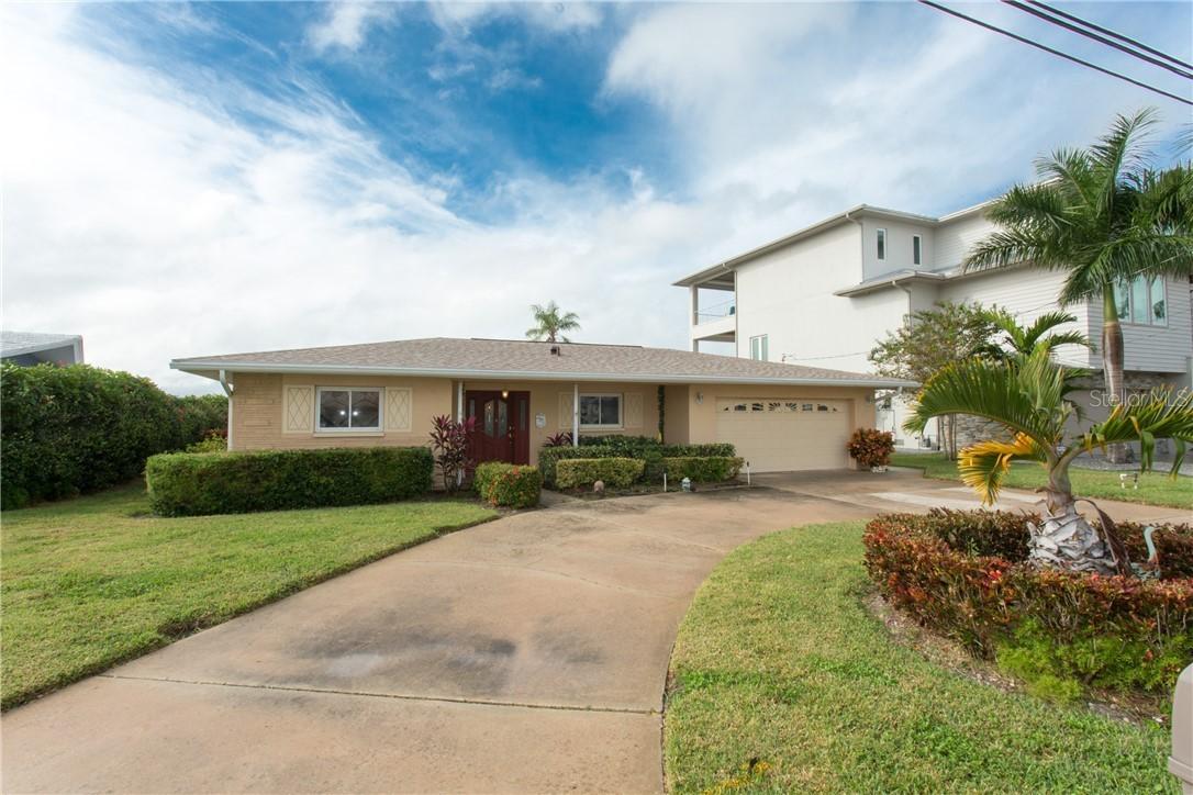 905 Oakwood Dr., Largo, FL 33770