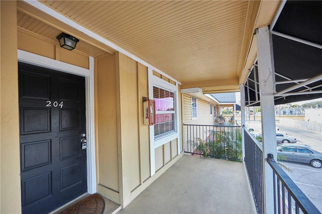 200 Country Club Dr. #204, Largo, FL 33771