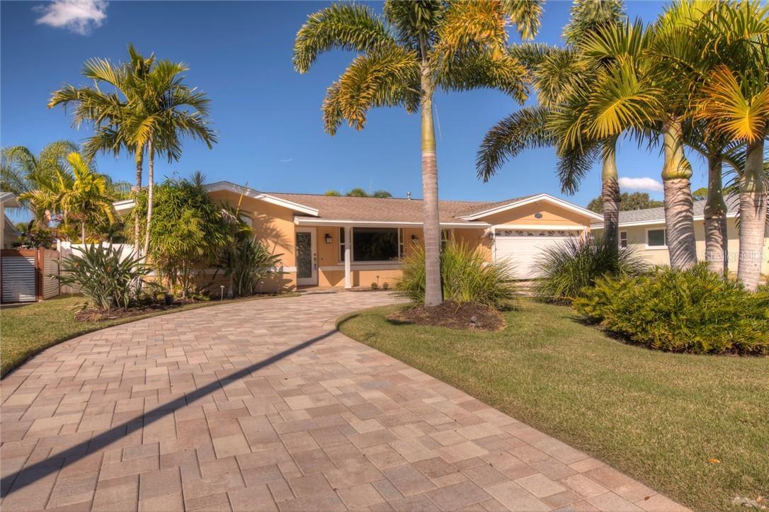 11573 Grove St., Seminole, FL 33772