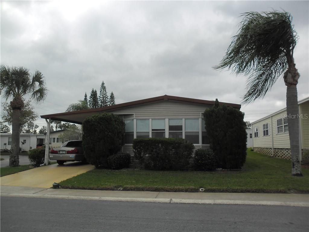 221 Red Maple Dr., Palm Harbor, FL 34684