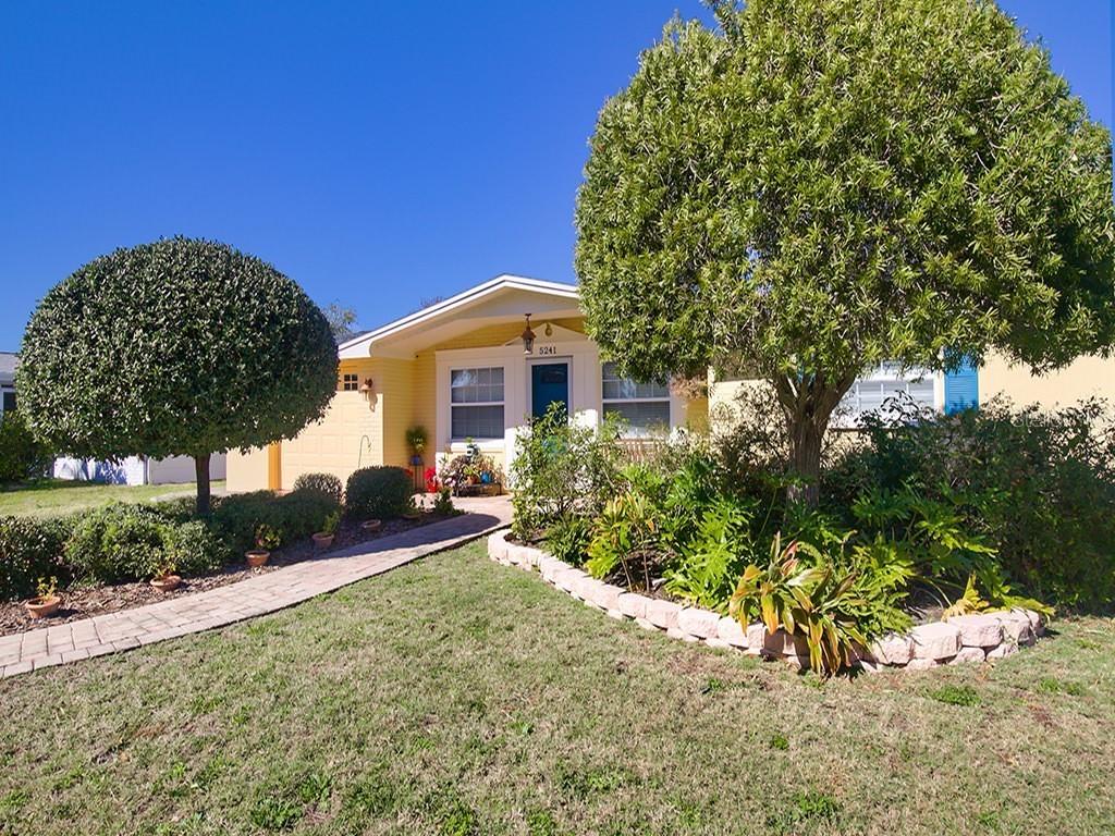 5241 Penguin Dr., Holiday, FL 34690