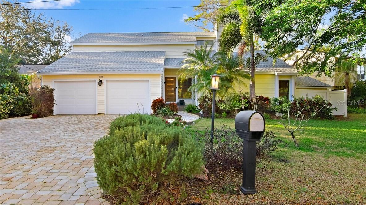 1198 Hickory Dr., Largo, FL 33770