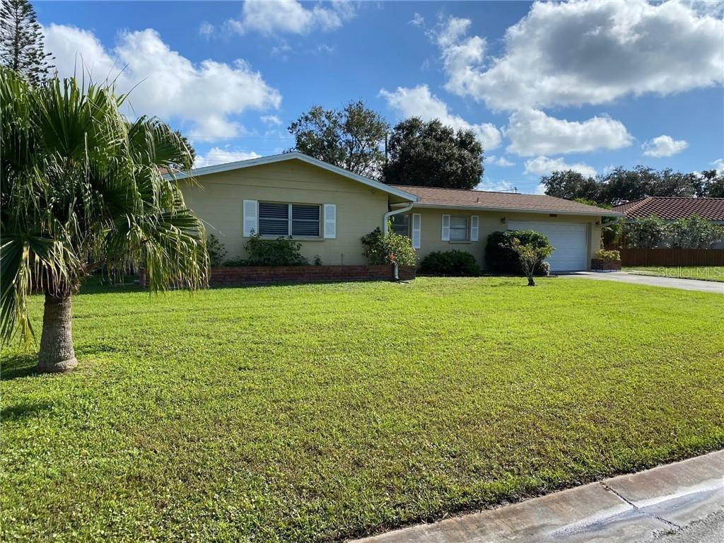 2725 Leafy Ln., Sarasota, FL 34239