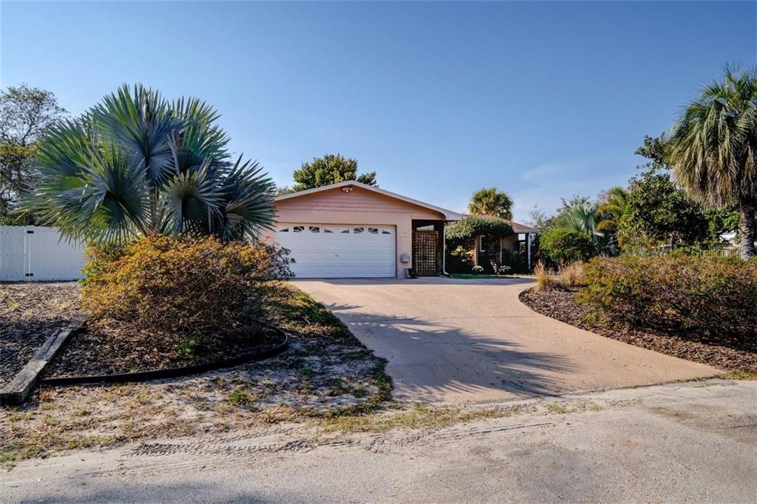 100 Live Oak Ln., Largo, FL 33770