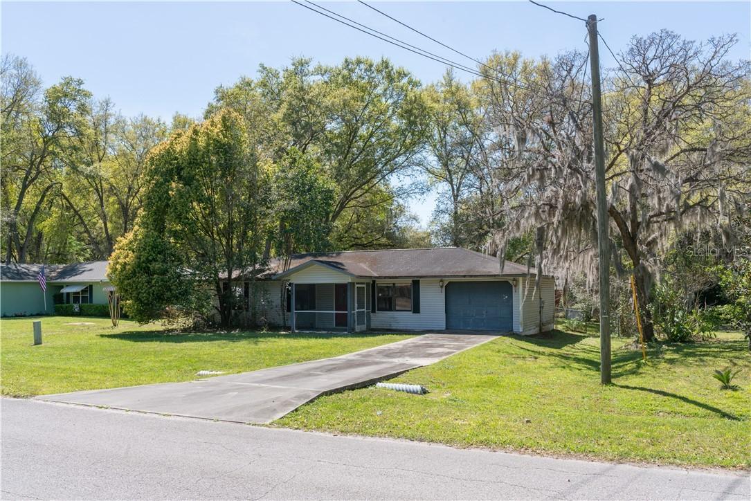 56 Almond Rd., Ocala, FL 34472