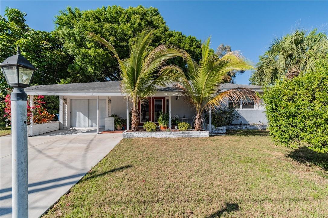 4221 Larkin St., Sarasota, FL 34232