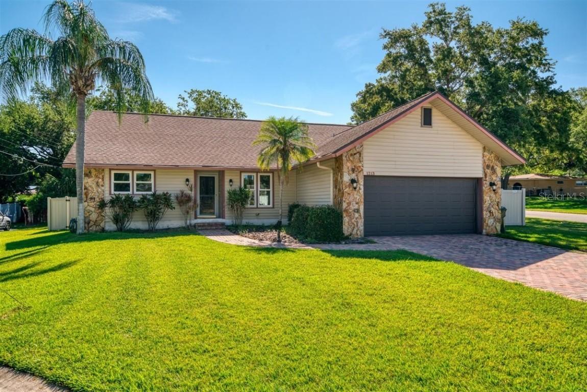 1213 Kennywood Dr., Largo, FL 33770