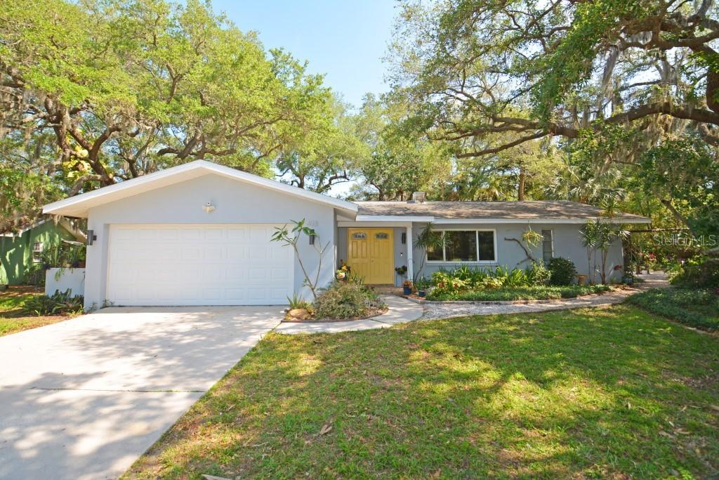 633 Crescent Dr., Largo, FL 33770