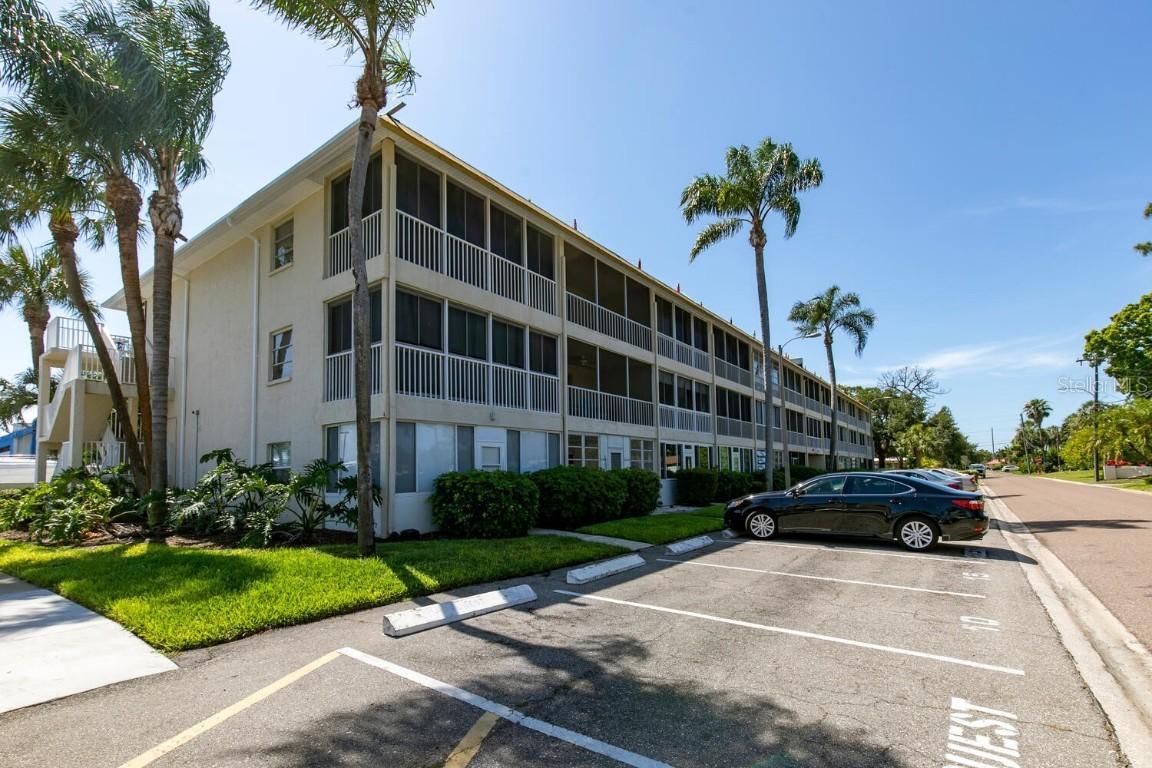 4920 38th Way #208, St Petersburg, FL 33711