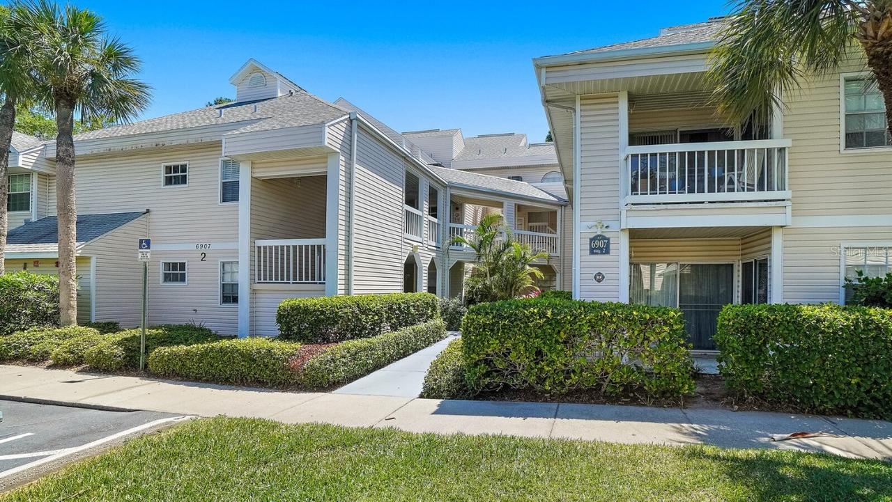 6907 Stonesthrow Cir. #2202, St Petersburg, FL 33710
