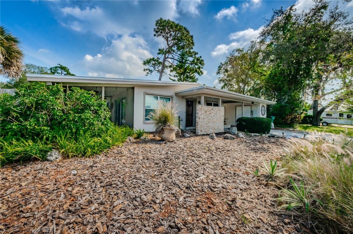 221 Westwinds Dr., Palm Harbor, FL 34683