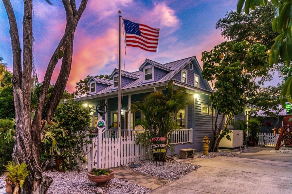 205 6th Ave., Safety Harbor, FL 34695